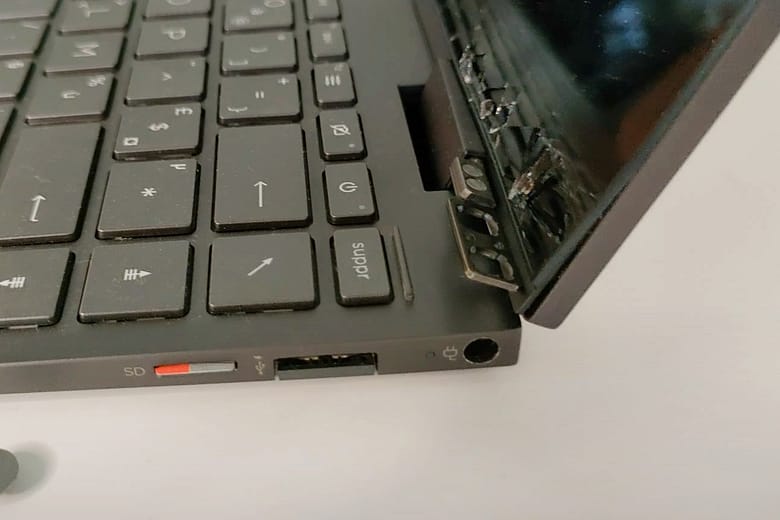 HP laptop - broken hinge on screen and laptop chassis