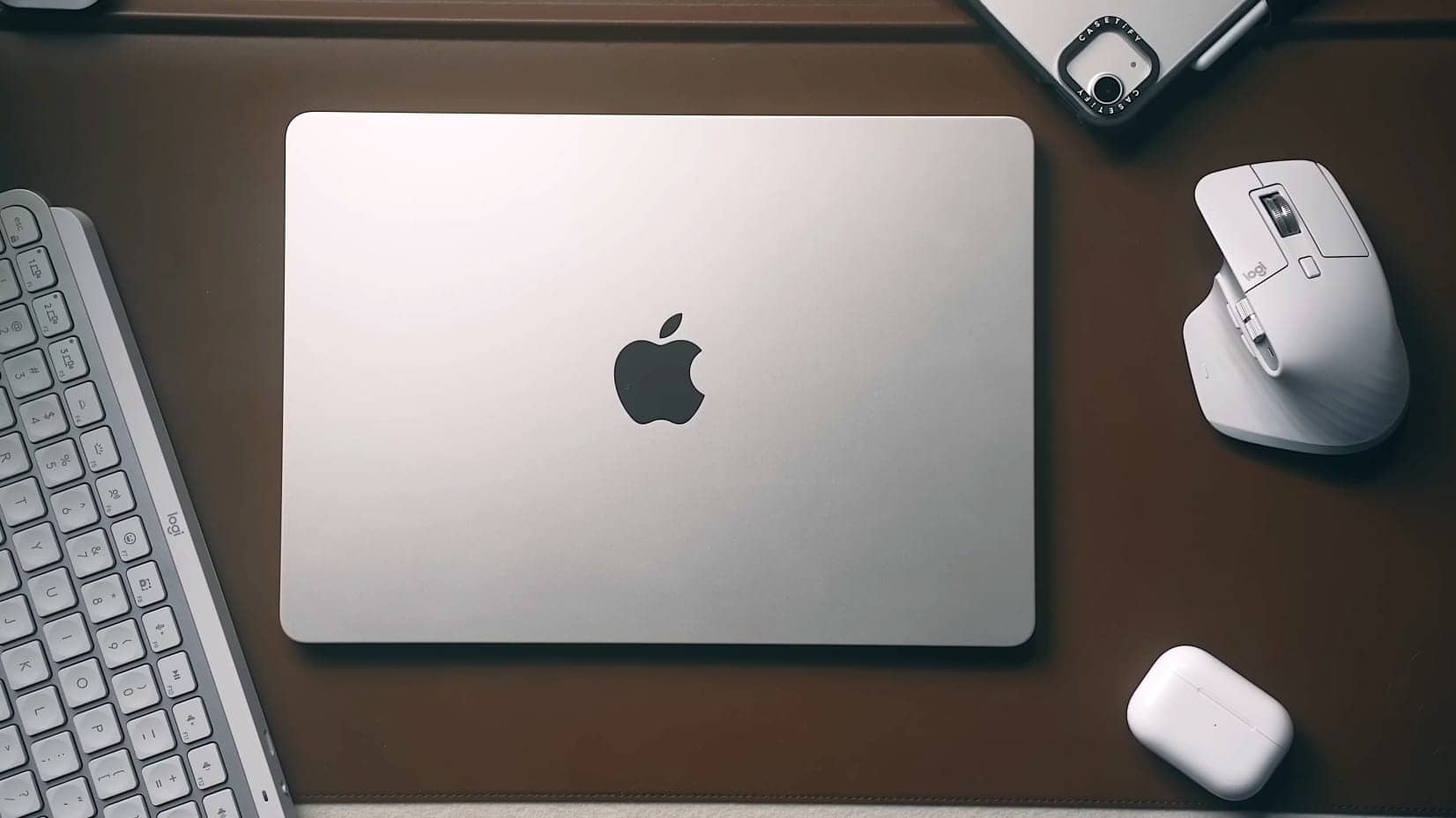 Apple Mac laptop & devices